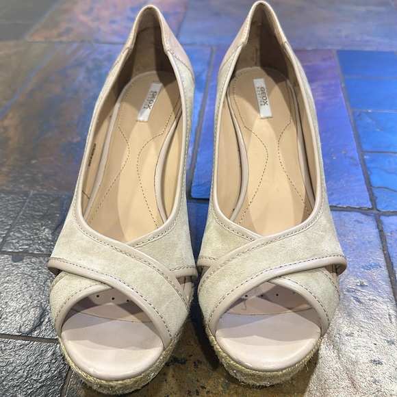 Geox Respira tan wedges
Size 7 - Picture 1 of 13